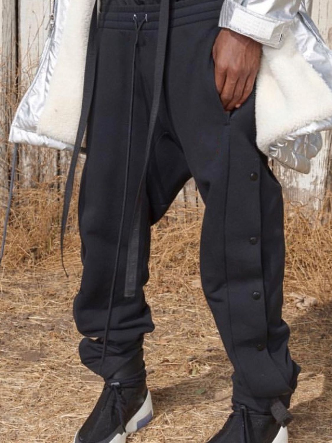 Trendsi comfortable men's pants in black with stylish button details and a relaxed fit