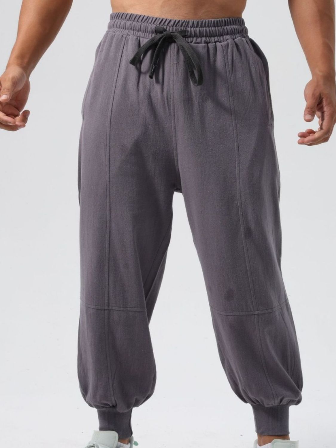 Men's casual jogging pants in gray with tapered fit and drawstring waistband for comfort and style