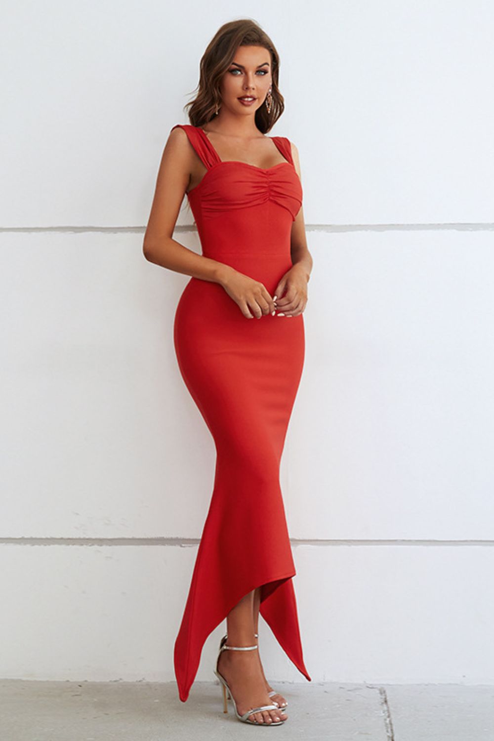 Elegant Ruched Sweetheart Neck Dress in Red with Flattering Fit and High Slit for Special Occasions