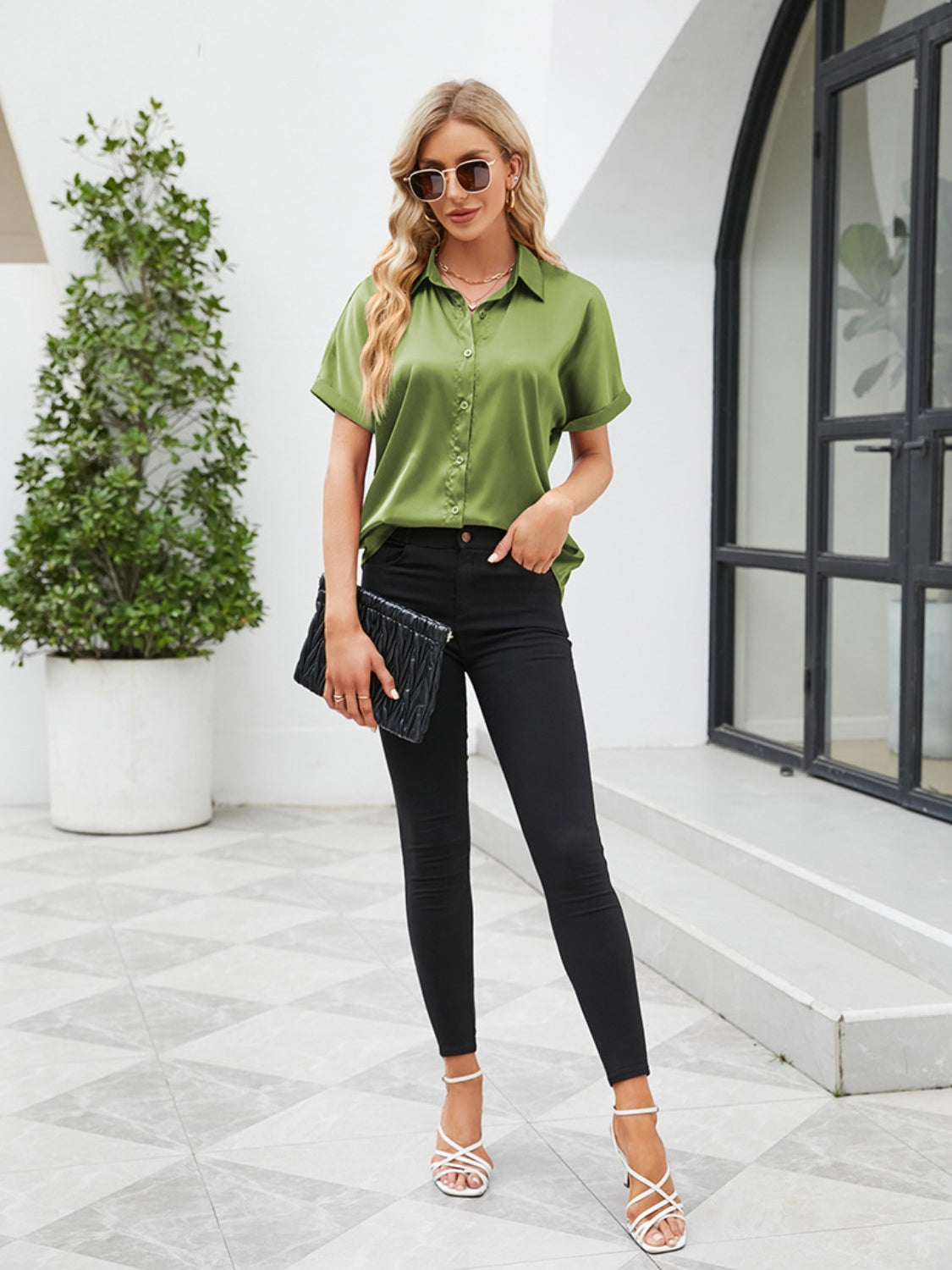 Stylish short sleeve casual shirt in green, paired with black skinny jeans for a chic look